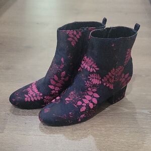 Liz Claiborne Black and Pink Floral Ankle Boots